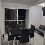 Moderno Apto + 2 Hab + 2 Baño + Piscina, cerca Del Mar