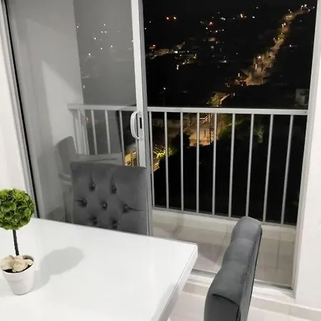 Moderno Apto + 2 Hab + 2 Bano + Piscina, Cerca Del Mar *