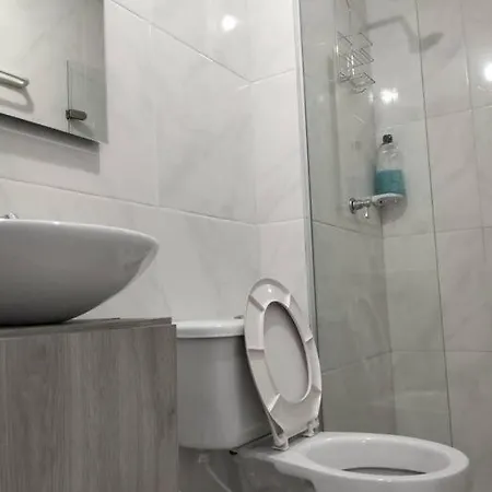 Moderno Apto + 2 Hab + 2 Bano + Piscina, Cerca Del Mar *